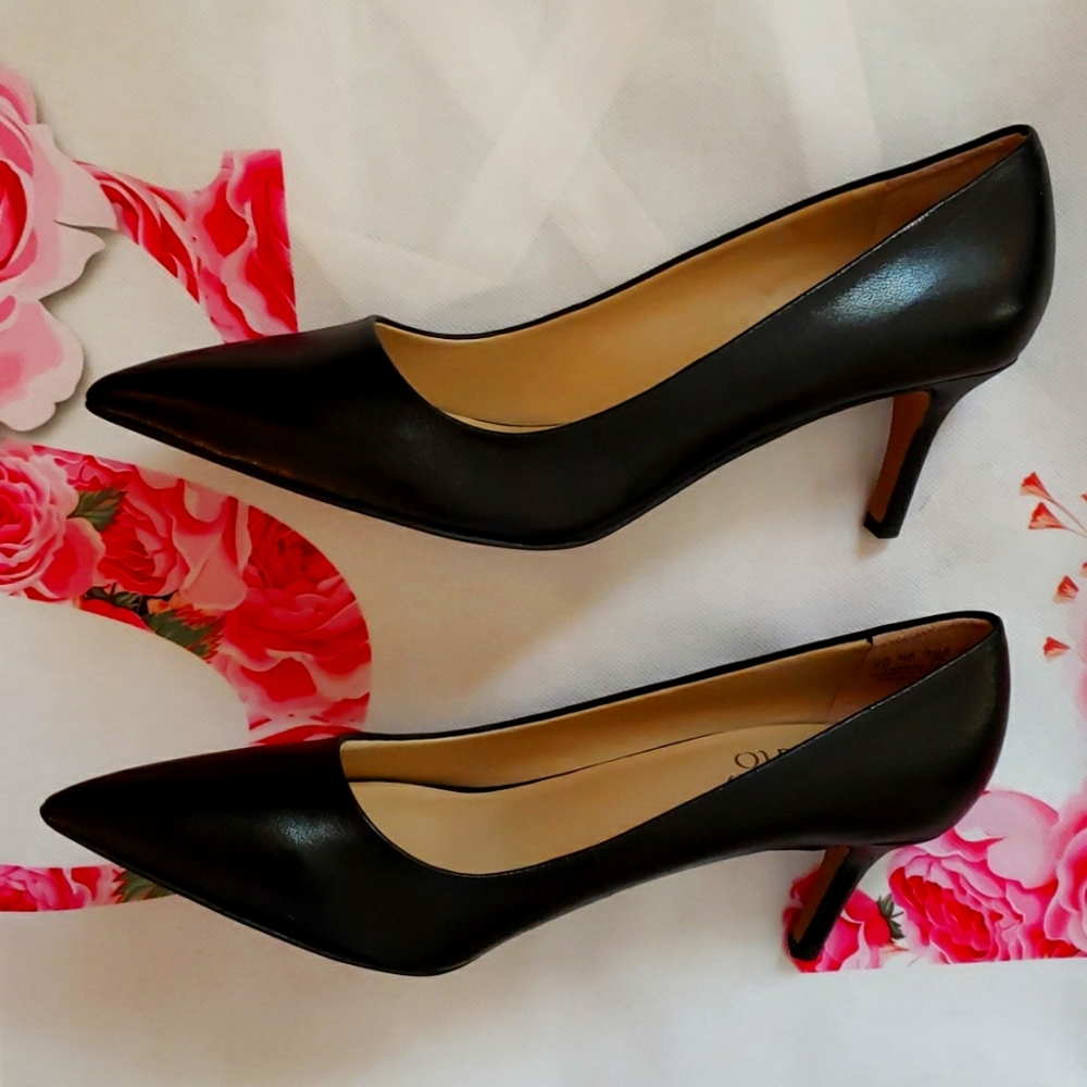 NWOT Franco Sarto Black Leather Pumps - Size 9